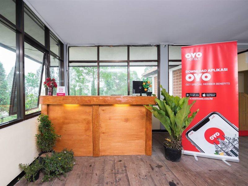 Oyo 1852 Intan Bromo Homestay Pasuruan Exterior photo