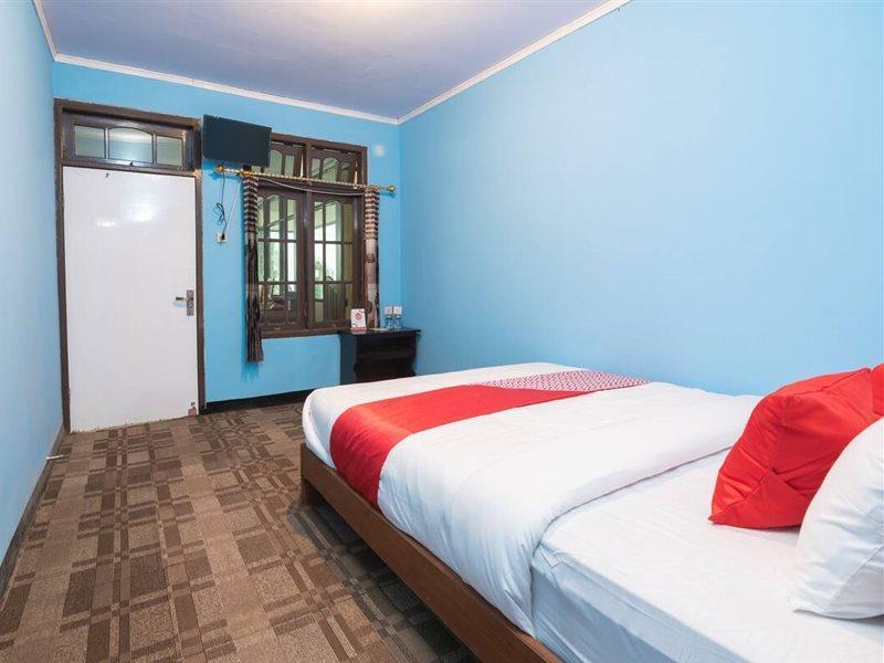 Oyo 1852 Intan Bromo Homestay Pasuruan Exterior photo