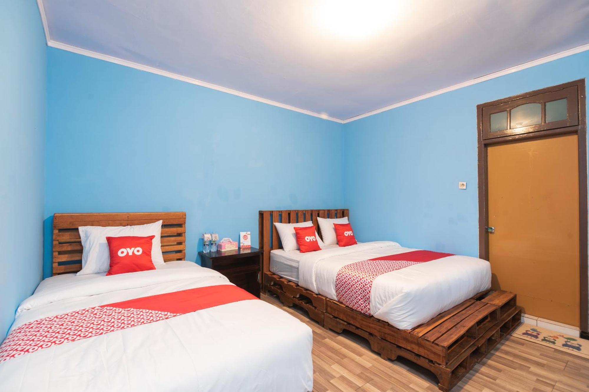 Oyo 1852 Intan Bromo Homestay Pasuruan Exterior photo