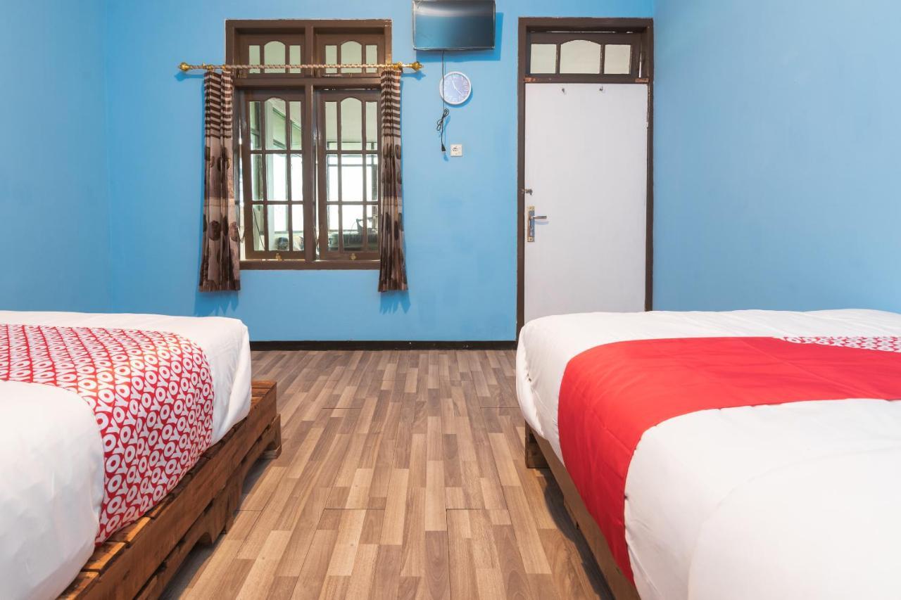 Oyo 1852 Intan Bromo Homestay Pasuruan Exterior photo